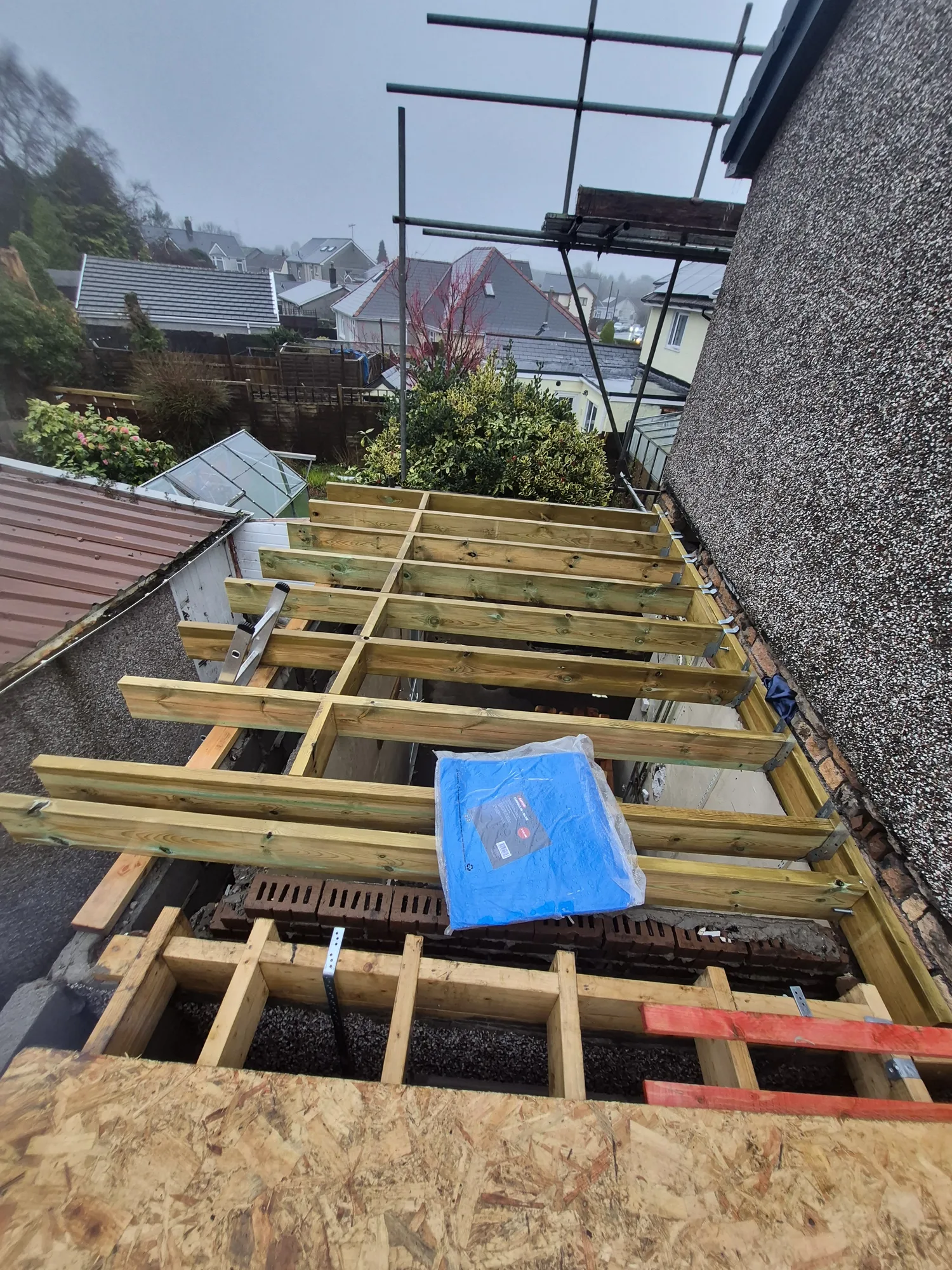 A sound structure for the roof above